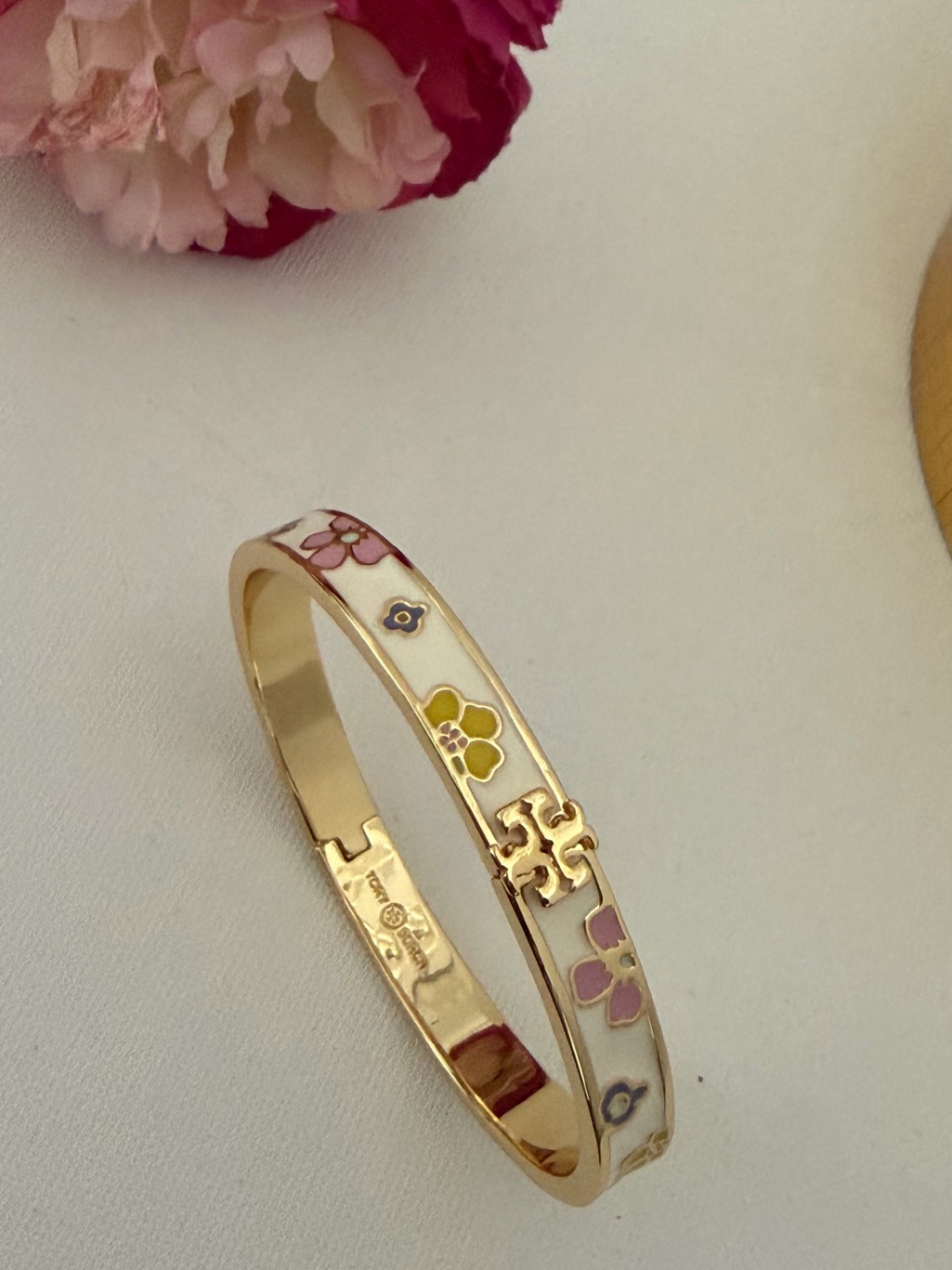 Tory Burch Kira Flora-Print Enamel Bracelet Gold Floral Enamel Hinged Bangle New